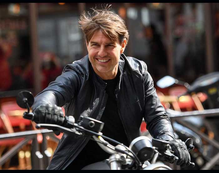 Tom Cruise dan BMW R Nine T Scrambler