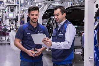 BMW Menggunakan AI